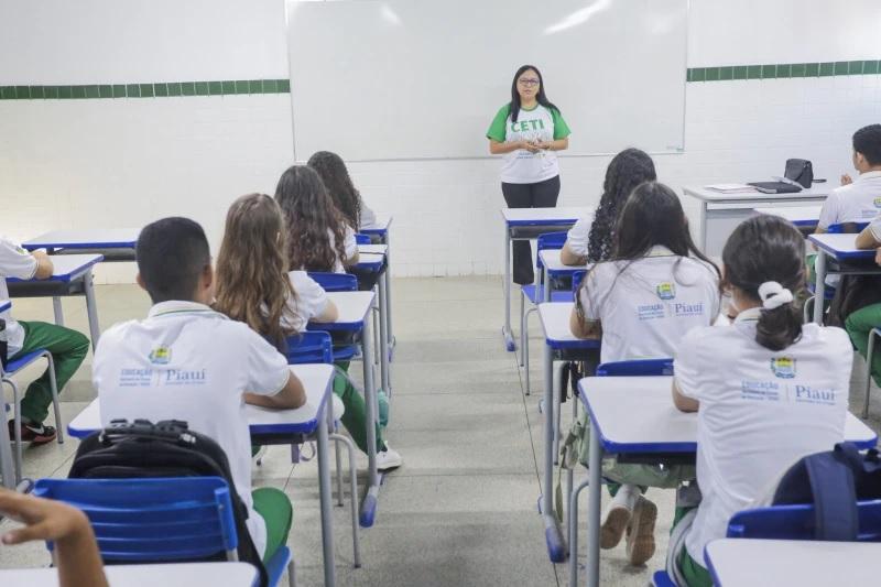 Governo do Piauí anuncia reajuste de 6,27% para professores da rede  estadual de educação